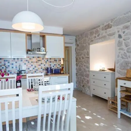 Nera - Triplex Two Bedroom With Balcony And Sea View Appartamento