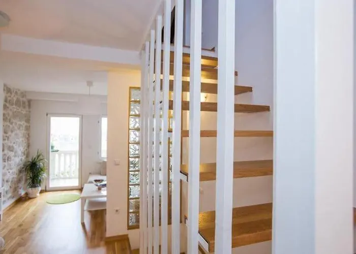 Nera - Triplex Two Bedroom With Balcony And Sea View *