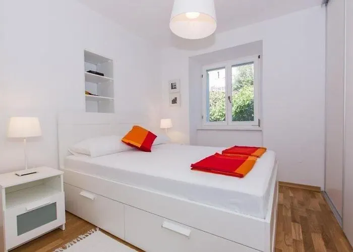 Nera - Triplex Two Bedroom With Balcony And Sea View דירה *