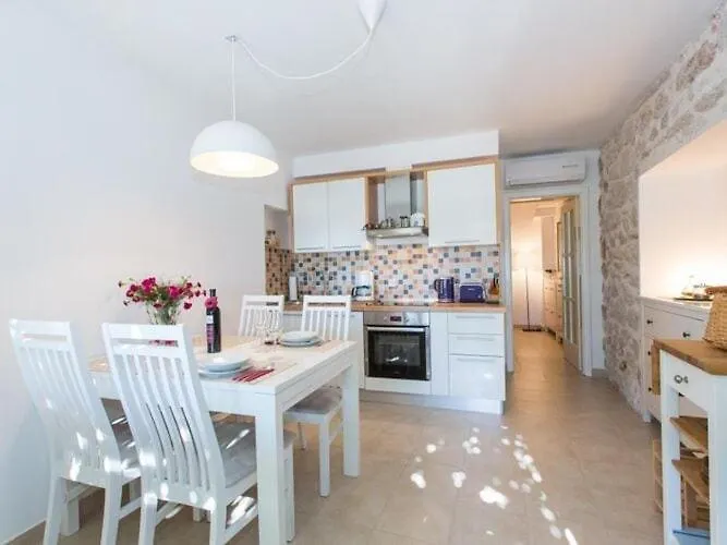 Nera - Triplex Two Bedroom With Balcony And Sea View דירה דוברובניק