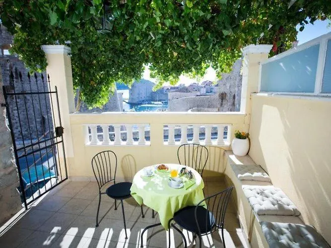 Nera - Triplex Two Bedroom With Balcony And Sea View דירה